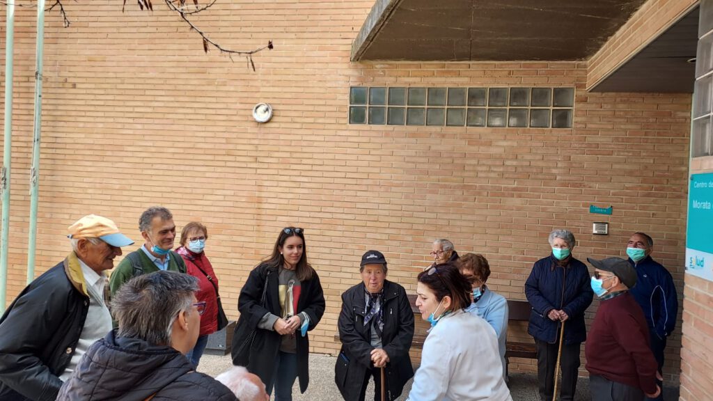 Mayores visitando el centro médico de Morata de Jalón